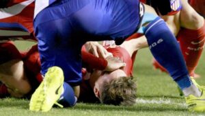 VIDEO | Conmoción en el fútbol mundial por impactante lesión de Fernando Torres en España