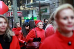 Mujer chilena en el sistema financiero: gana menos y es mejor pagadora