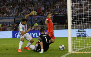 VIDEO | Imágenes revelan que gol de Chile ante Argentina fue mal anulado