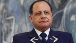 Comandante en jefe de la FACh defiende pensiones de FF.AA.: "Nuestra misión es diferente"