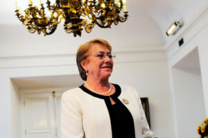 Bachelet a Piñera: "Hay gente que quiere mantener las cosas como están"