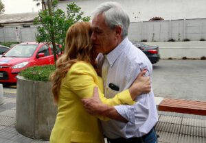 Cathy Barriga derrota a Sebastián Piñera en el popular 