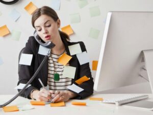 Cómo enfrentar marzo sin caer en la desesperación: juntarse con personas positivas y aplicar humor