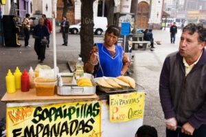 FOTOS | No más sopaipillas: Municipalidad de Santiago comienza a decomisar los carritos de comida