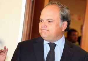 Síndico Hermán Chadwick deberá devolver 160 millones a ex dueños de predio comprado por Caval