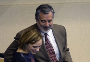 Guillier en onda doctor Soto: pide a la Nueva Mayoría “darle señales de cariño” a la DC