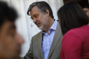 Guillier desmiente patrimonio de 5 mil millones de su esposa y acusa error de cálculo