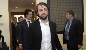 Sharp saca la calculadora y busca cobrar millonaria deuda del Congreso a Valparaíso