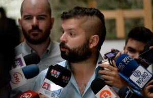 Boric le devuelve el golpe a Kast: 