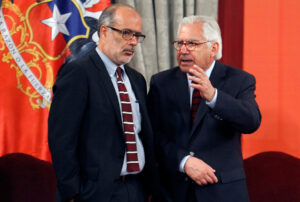 Ministros Fernández y Valdés se enfrentan por proyecto que reduce la jornada laboral a 40 horas