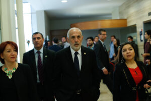 Fiscal Abbott tilda de agravio e injustas declaraciones de Guillier contra el Ministerio Público