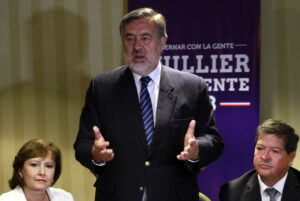 Guillier insistió en necesidad de primarias en la NM y llamó a Lagos y Goic a participar