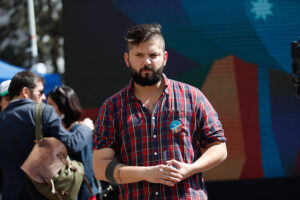 La bajada de la candidatura presidencial de Ricardo Lagos bajo la mirada de Gabriel Boric