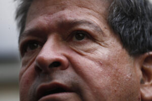 Velasco advierte a la DC: “Si un partido va directo a primera vuelta, que lleve su propia lista parlamentaria”