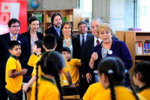 Desmunicipalización de la educación partirá en 2018 en el Gran Santiago