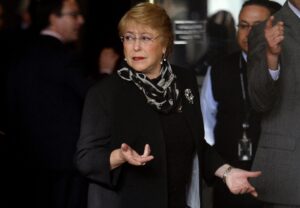 Bachelet declara la guerra a la post-verdad: cuestiona noticias falsas y rumores en redes sociales