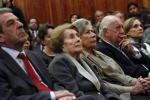 FOTOS | Así fue el concurrido lanzamiento de la Fundación Patricio Aylwin en el ex Congreso