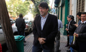 Alcalde Daniel Jadue se planta a Aguas Andinas y pide renacionalizar el agua potable