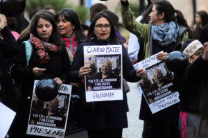 Trabajadores de 17 colegios de la familia Matte iniciaron huelga por mejoras salariales