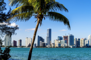 Welcome to Santiago: Miami firma acuerdo de hermanamiento con capital metropolitana