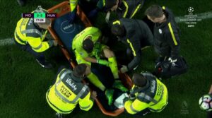 VIDEO | Claudio Bravo se lesiona en clásico de Manchester y genera preocupación en la Roja