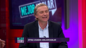 VIDEO | Momento televisivo: José Antonio Kast trata de 