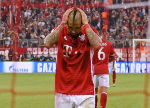 VIDEO | El grueso error de Arturo Vidal que le costó un gol al Bayern Münich