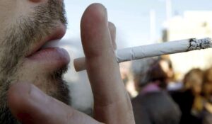 UC será la primera universidad del país que prohibirá fumar en sus sedes