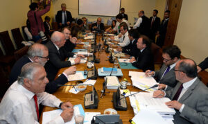 Comisión Mixta propone adelantar la discusión del Presupuesto 2018 por las elecciones presidenciales