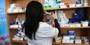 Venta fraccionada: nueva fórmula de las farmacias populares revoluciona la industria