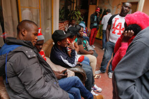 Indignante: un 28% de los inmigrantes en la Región Metropolitana vive hacinado