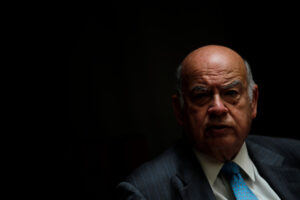 Insulza baja su candidatura presidencial tras portazo del PS por no realizar consulta