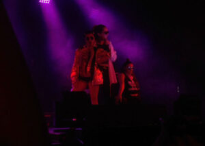 Mariel Mariel desclasifica la trastienda de su show junto a Natalia Valdebenito en Lollapalooza