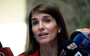 Gobierno le cierra la puerta a proyecto de Vallejo para reducir horas laborales: 