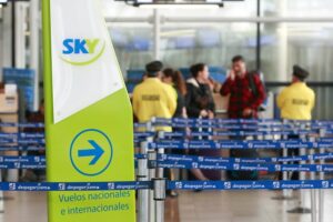 Las pruebas que muestra cómo SKY subió hasta en 10 veces los precios aprovechando huelga de LATAM