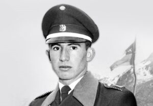 Bandera chilena arrebatada de cuartel de Laguna del Desierto en 1965 será devuelta por Argentina