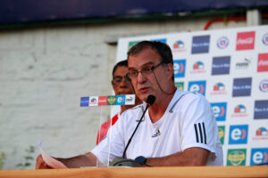 Bielsa y su aplaudida reflexión sobre la educación versus los medios de comunicación