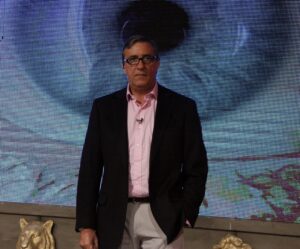 Kike Morandé apaga con bencina las críticas en su contra: 