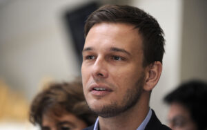 Luis Larraín: “Tuvo un costo estar asociado a Piñera, en el mundo de la diversidad sexual me trataron mal”