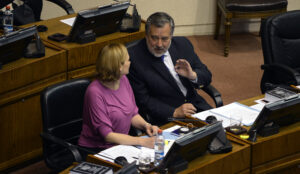 Guillier dispara contra Goic sin filtro: “La DC tiene hoy un problema de conducción”