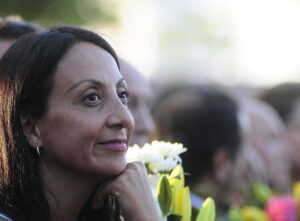 Cecilia Pérez le dispara a Daniel Alcaíno donde más le duele: el bolsillo y el lucro