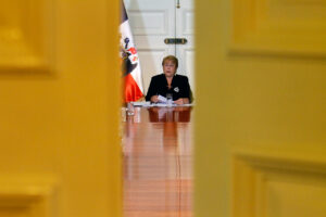 Duro aterrizaje: Bachelet llega a La Moneda y cita comité de emergencia por lluvias en zona centro-norte