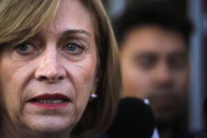 Matthei dispara contra Errázuriz: 