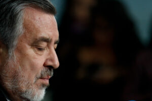 Guillier descarta militar y anuncia recolección de firmas para llegar a primera vuelta