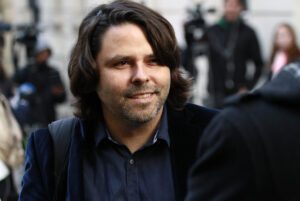 Mayol critica propuesta tributaria de Piñera: 