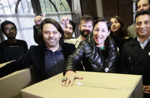 Alberto Mayol invitó a Beatriz Sánchez al lanzamiento de su libro sobre el Frente Amplio, pero todo salió mal