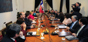 Bachelet raya la cancha a sus ministros y pide 