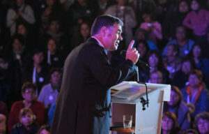 Ossandón acusa a equipo de Piñera de vetar debates para las primarias en TVN, Chilevisión y CNN Chile