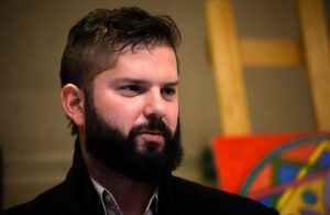 FOTO | La funa de Boric a diputados de Chile Vamos que rechazaron que Fiscalía investigue delitos tributarios