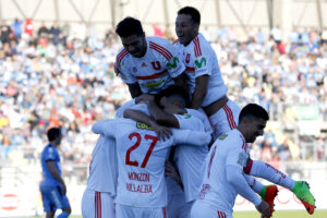 Guede no aguantó la presión y la U queda con la primera opción de ser campeón